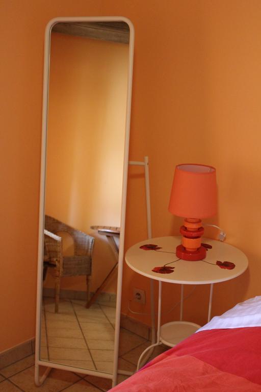 Ferme De La Corbette Bed & Breakfast Cluny Room photo