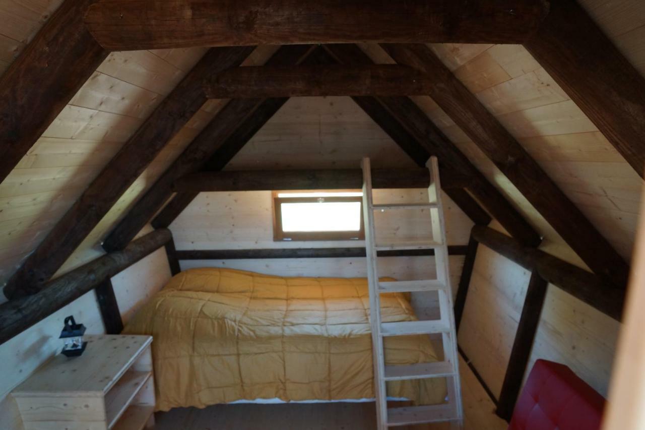 Ferme De La Corbette Bed & Breakfast Cluny Exterior photo
